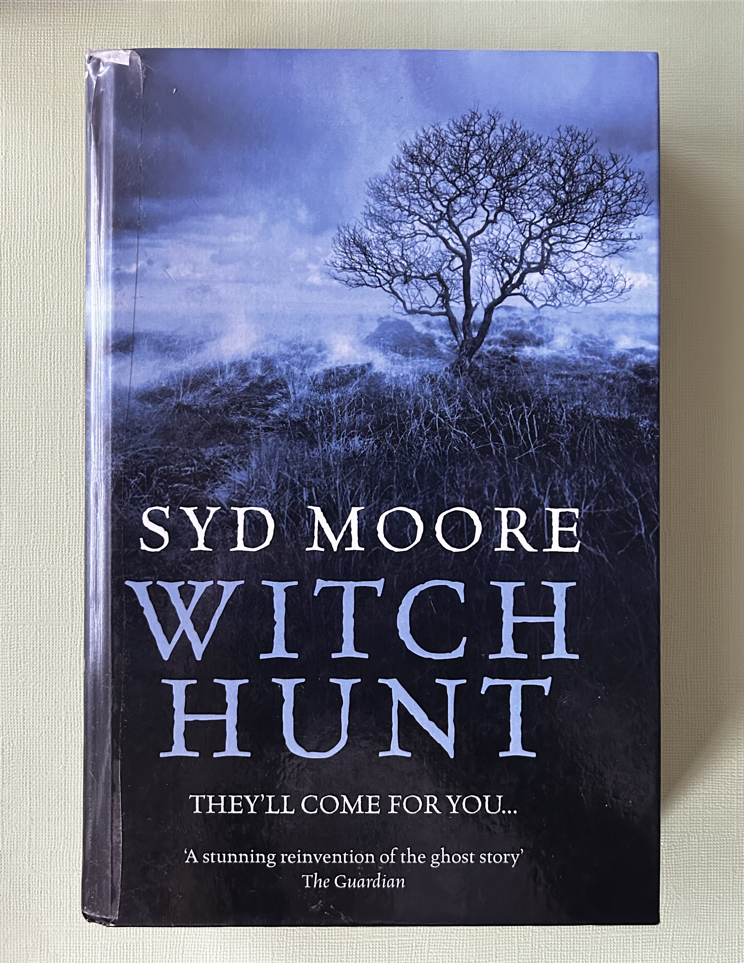 Witch Hunt - Syd Moore. Hardcover A LARGE PRINT EDITION